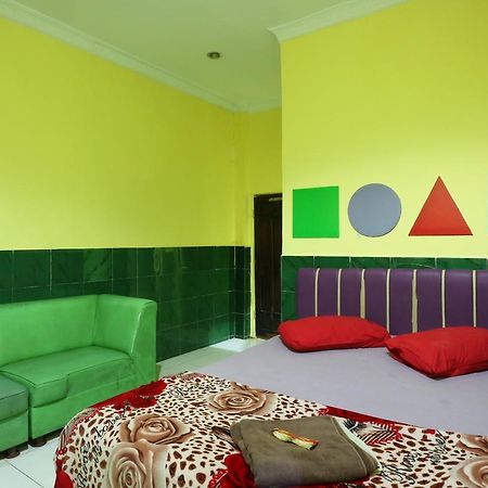 Hotel Ellysta Tangerang Exterior photo
