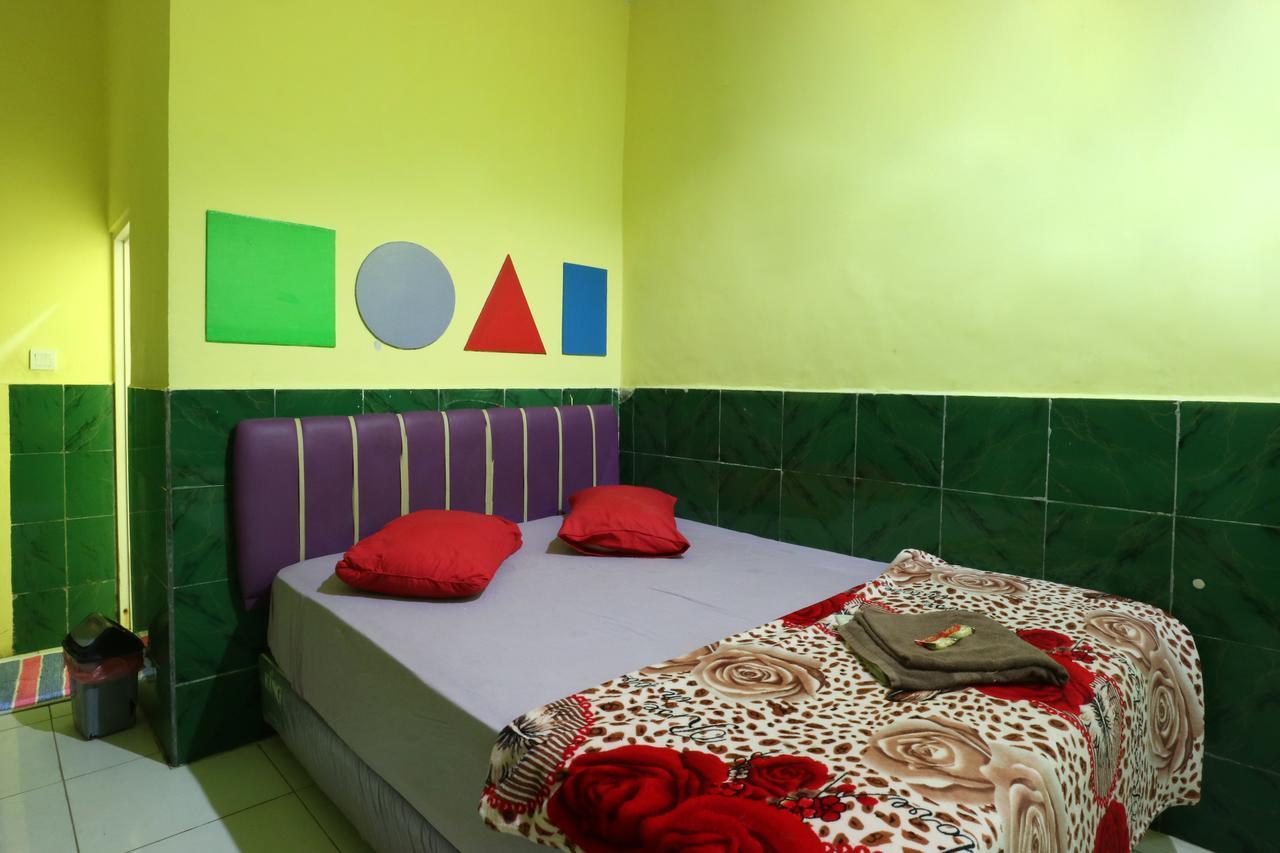 Hotel Ellysta Tangerang Exterior photo
